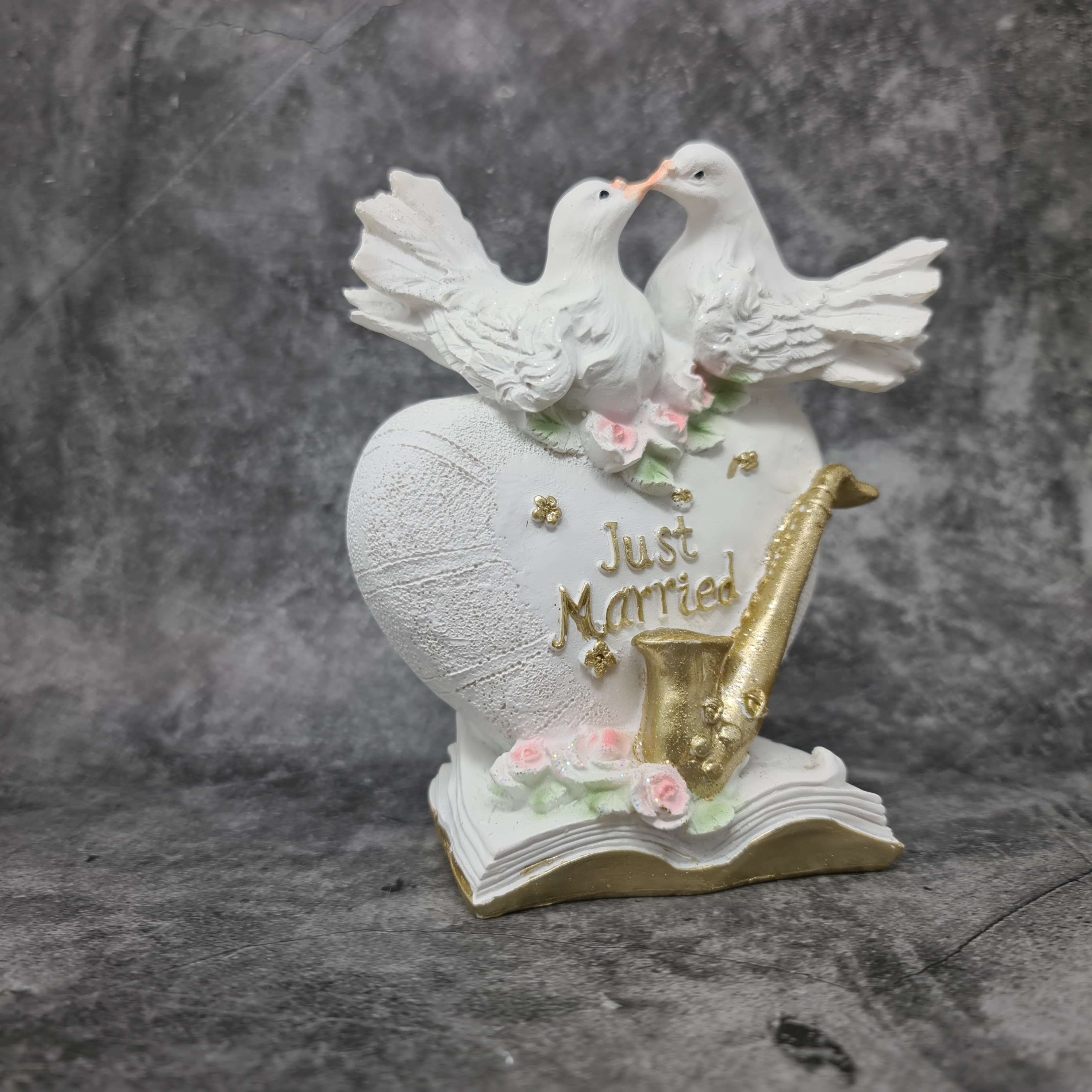 Beautiful money box piggy bank decorated with doves for wedding white/gold 13x15 cm