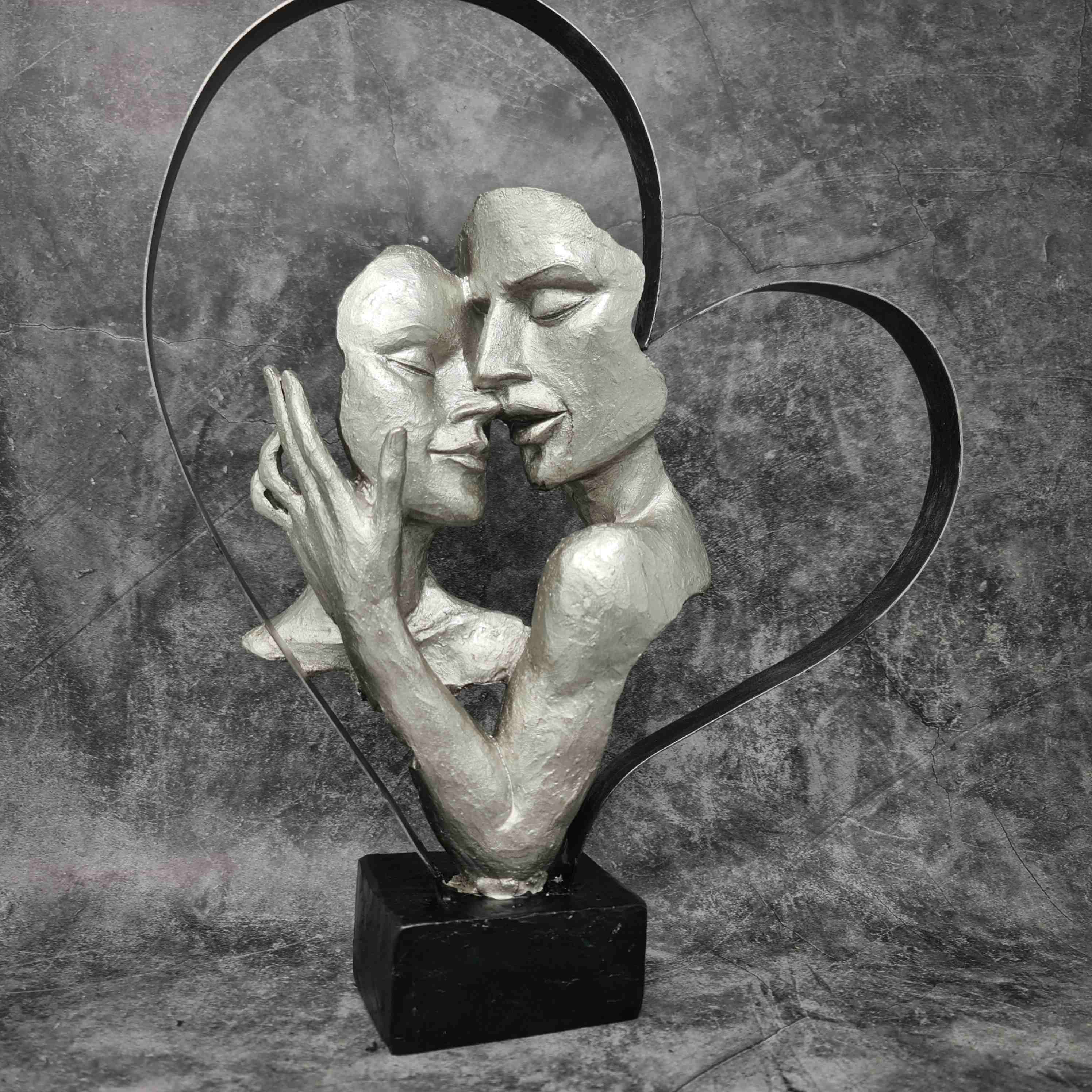 Sculpture décorative exclusive de buste d'amoureux en pierre artificielle aux couleurs antiques, hauteur 37 cm