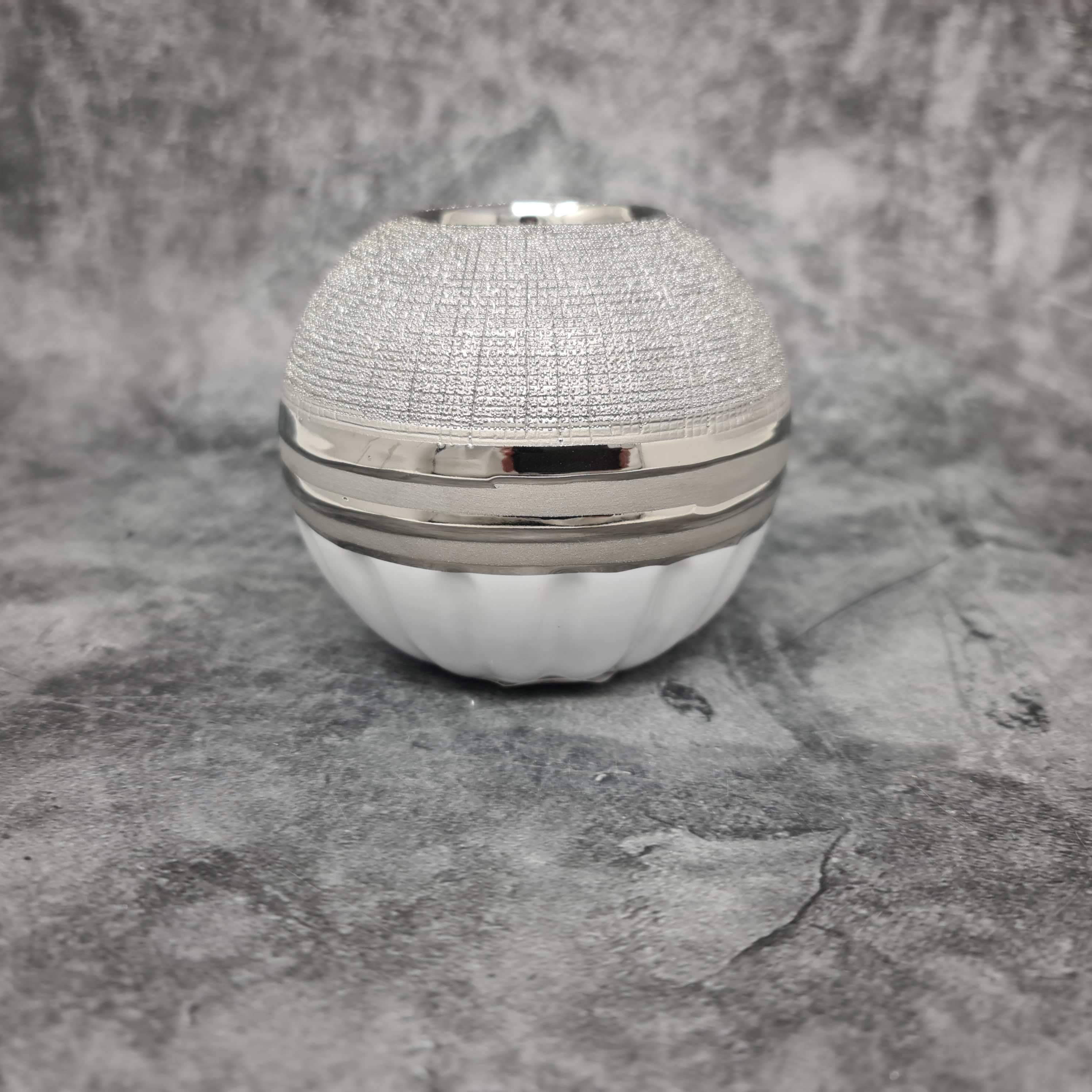 Modern tealight holder tealight lamp lantern made of ceramic white/silver 10x10 cm