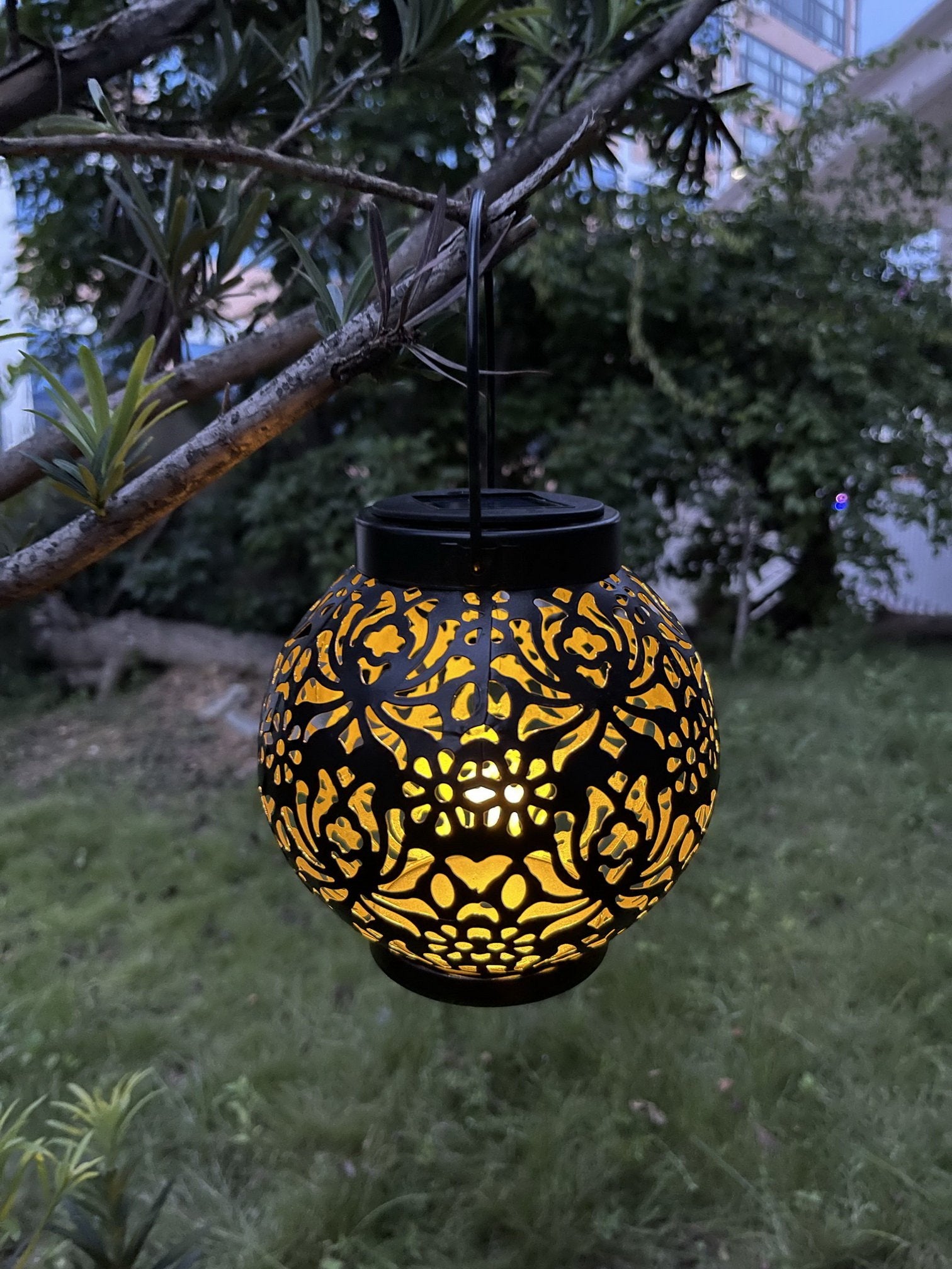 Solar lantern made of black metal with floral pattern 14x15 cm approx. 7-8 hours lighting time