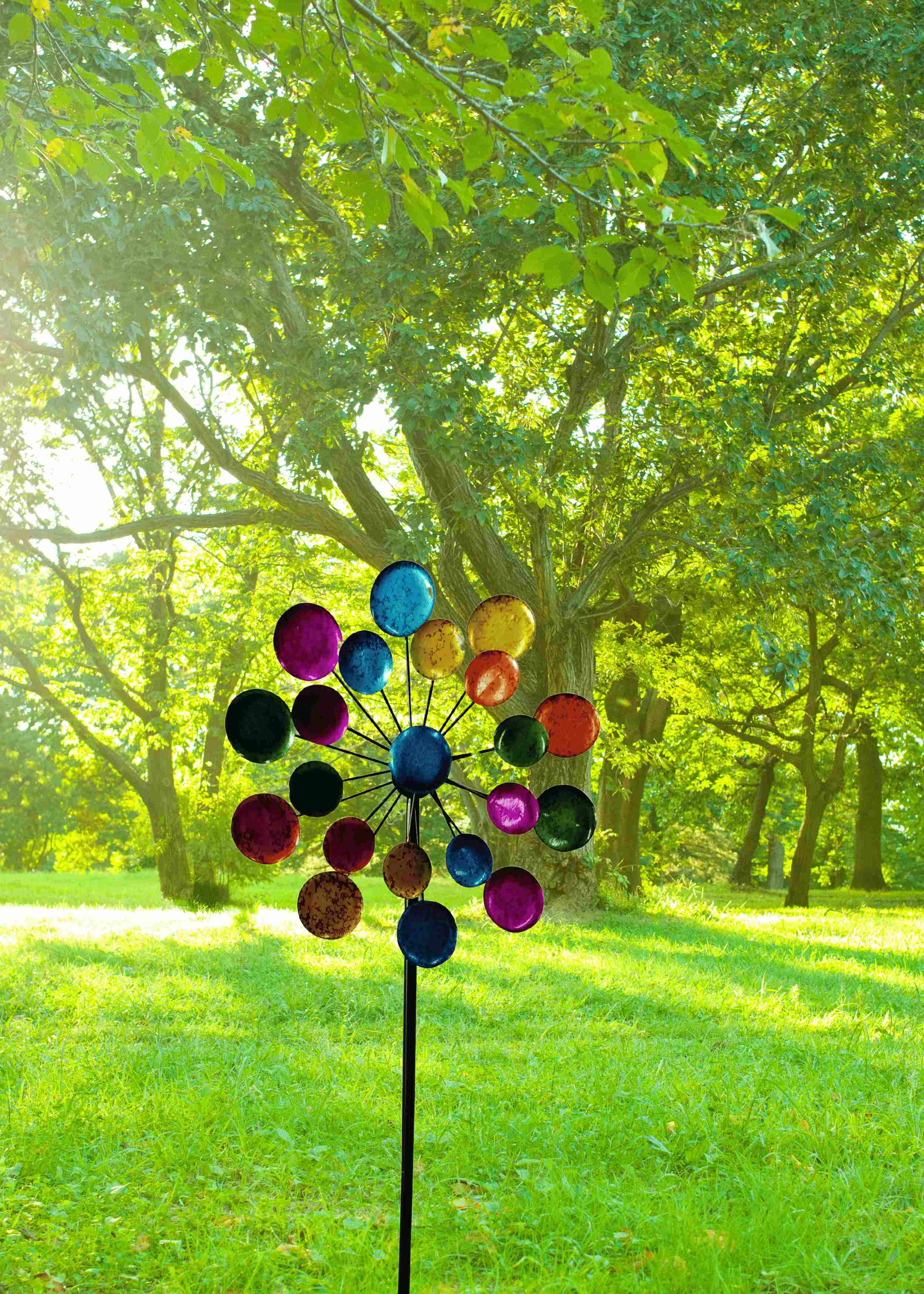 Carillon à vent multicolore en métal comme piquet de jardin hauteur 122 cm diamètre 33 cm