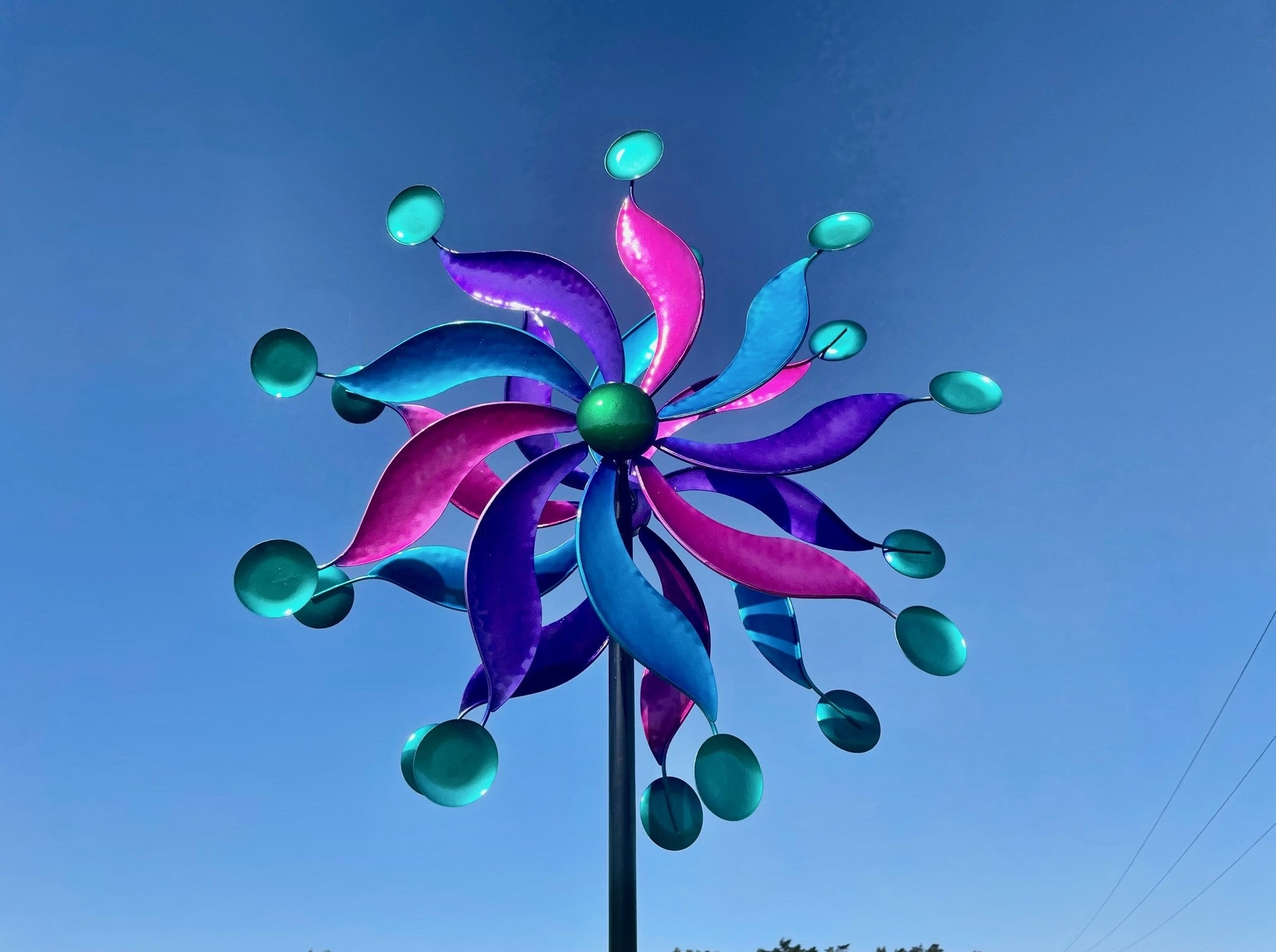 Carillon éolien Pinwheel multicolore en métal comme piquet de jardin hauteur 182 cm ⌀ 49 cm