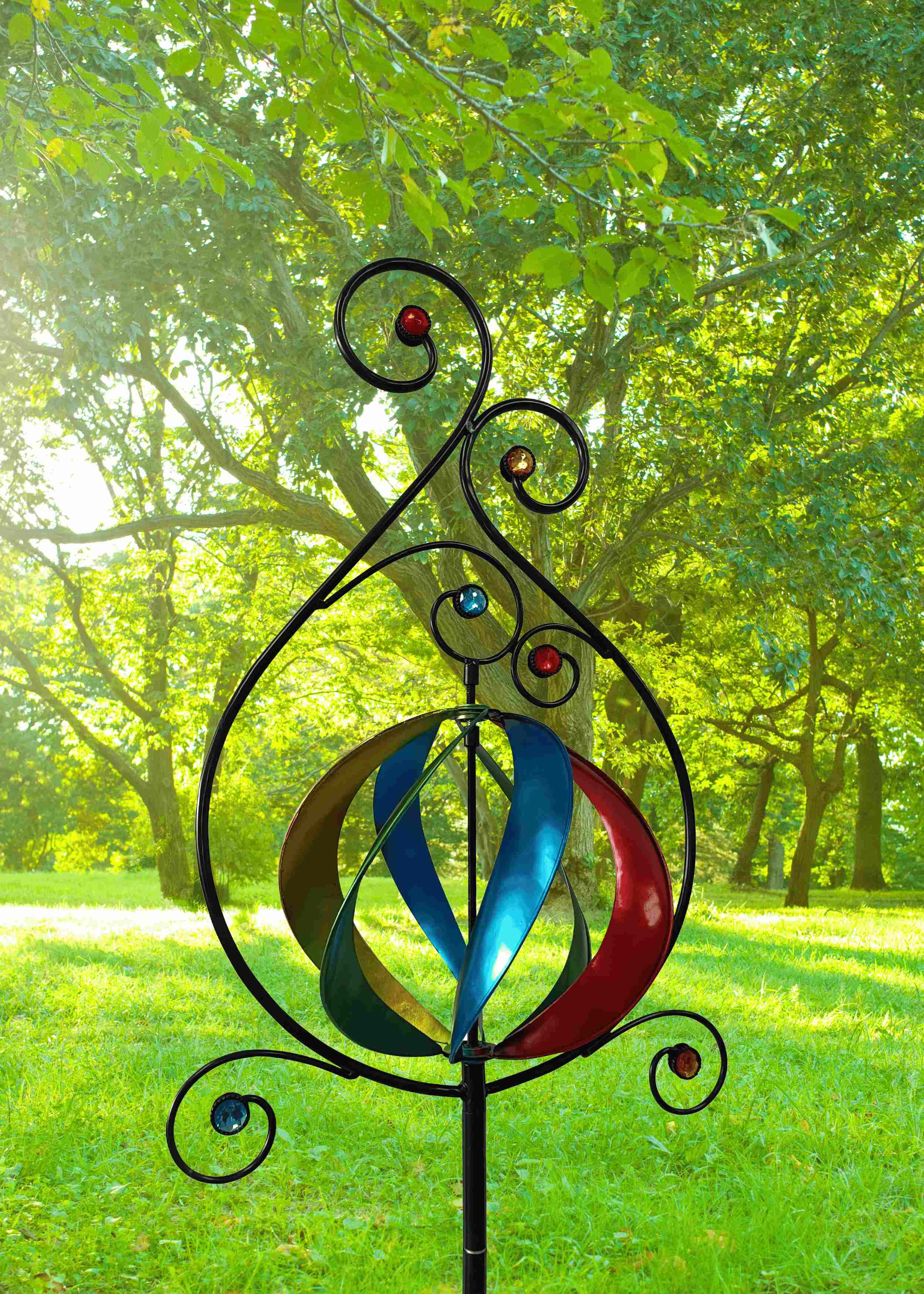 Sculpture de jardin sur piquet de jardin en métal, multicolore avec boules en acrylique, hauteur 183 cm, largeur 40 cm