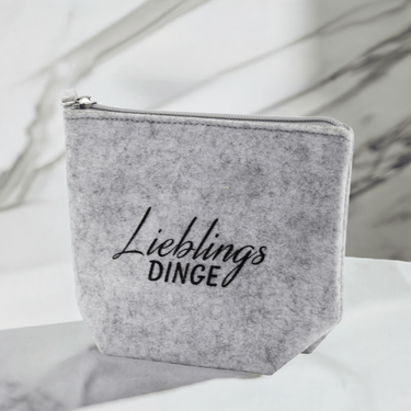 Kosmetiktasche mit Reißverschluss & Druck "Lieblingsdinge" aus Filz grau Höhe 12,5cm - Lifestyle & More
