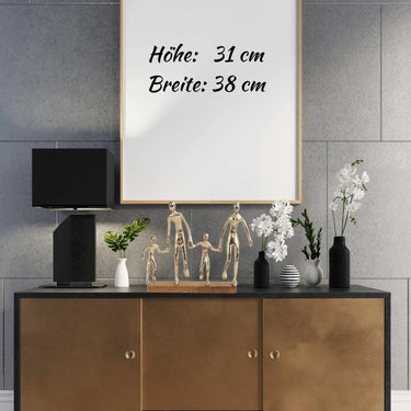 Moderne Skulptur Dekofigur Familie aus Metall auf Holzsockel stehend silber Breite 38cm Höhe 31 cm - Lifestyle & More