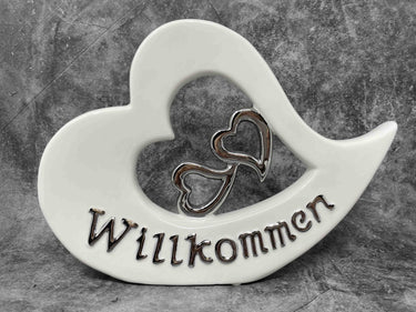 Moderne Skulptur Dekofigur Herz aus Keramik weiß und Silber 22x16 cm - Lifestyle & More