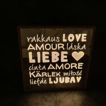 Moderner LED Schriftzug in einer Spiegelbox Echtholzfurnier 21 LEDs 4x21x21 cm (TxBxH) - Lifestyle & More
