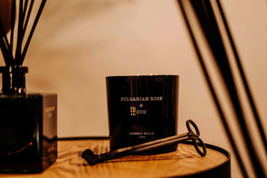 Premium Duftkerze Bulgarian Rose & Oud 230gr | 50 Std. Brennzeit - Lifestyle & More