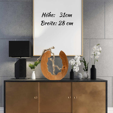 Skulptur Dekofigur Kletterndes Paar aus Metall silber in Ring aus Holz 28x31 cm - Lifestyle & More