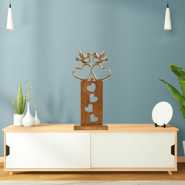 Skulptur Dekofigur Küssende Tauben mit 2 Herzen aus Metall auf Holzgestell braun/silber 23x48 cm - Lifestyle & More