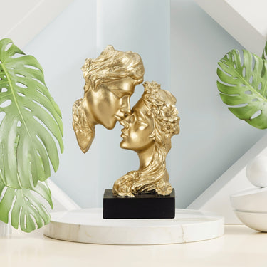 Skulptur Dekofigur Liebespaar aus Kunststein gold mit schwarzem Sockel Höhe 20,5cm Breite 13cm - Lifestyle & More